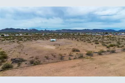 852 S Emery Park Road, Golden Valley, AZ 86413 - Photo 12