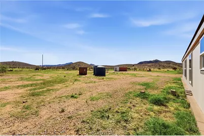 8728 E Country Road, Kingman, AZ 86401 - Photo 4