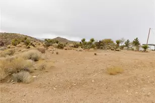 3341 N Klagetoh Rd, Golden Valley, AZ 86413 - Photo 1