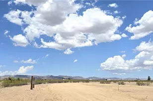 1417 S Laguna Rd, Golden Valley, AZ 86413 - Photo 1