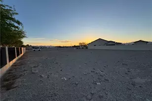 2737 Highview Dr, Bullhead City, AZ 86429 - Photo 1