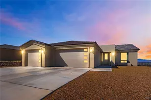 853 Campbell Rd, Bullhead City, AZ 86429 - Photo 1