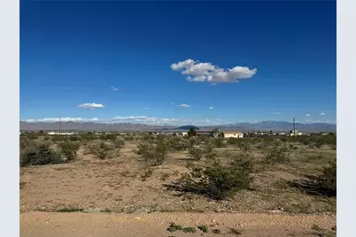 692 S Egar Rd, Golden Valley, AZ 86413 - Photo 1