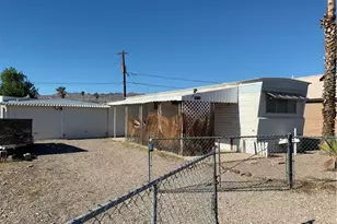 2105 White Sands Dr, Bullhead City, AZ 86442 - Photo 1