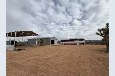 000 S Lone Ranger Road, Yucca, AZ 86438 - Photo 1