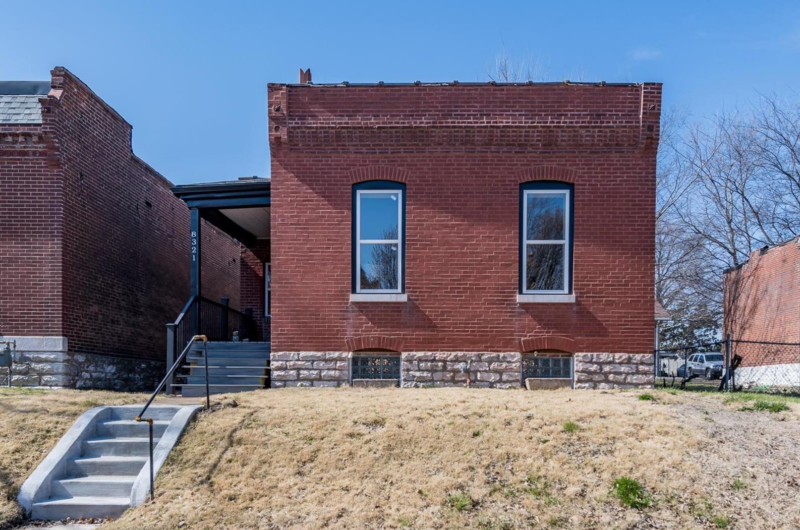 8321 Minnesota Ave, Saint Louis, MO 63111-3733