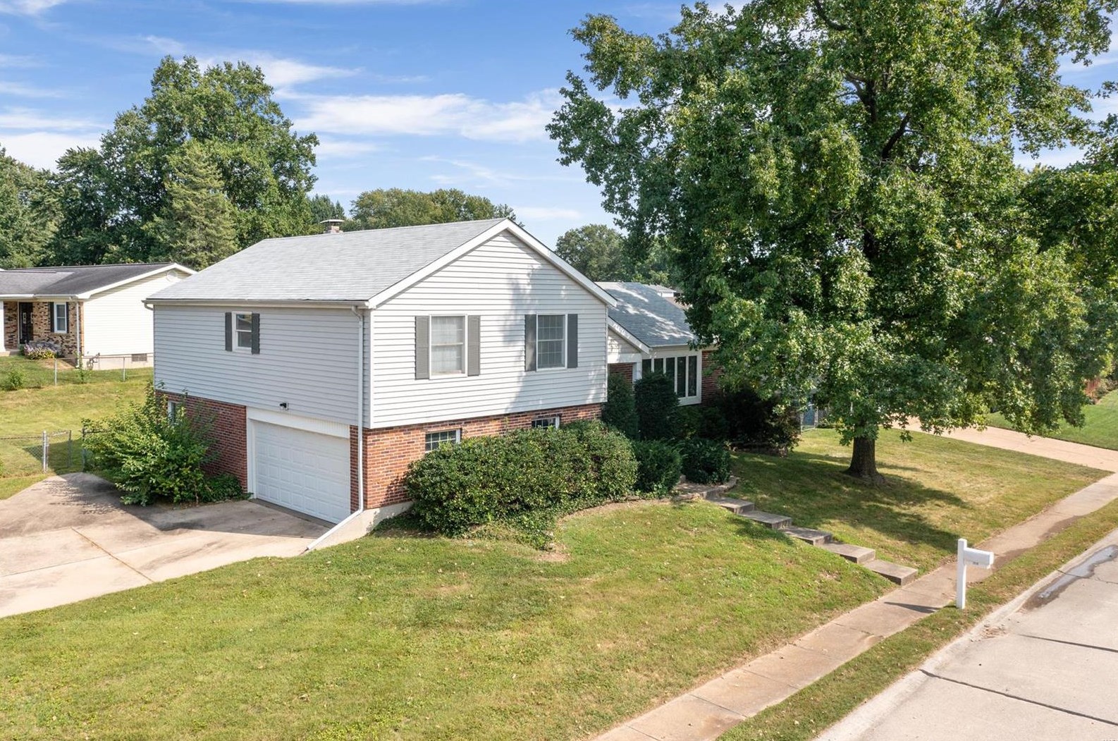 2516 Westminister Dr, Saint Charles, MO 63301