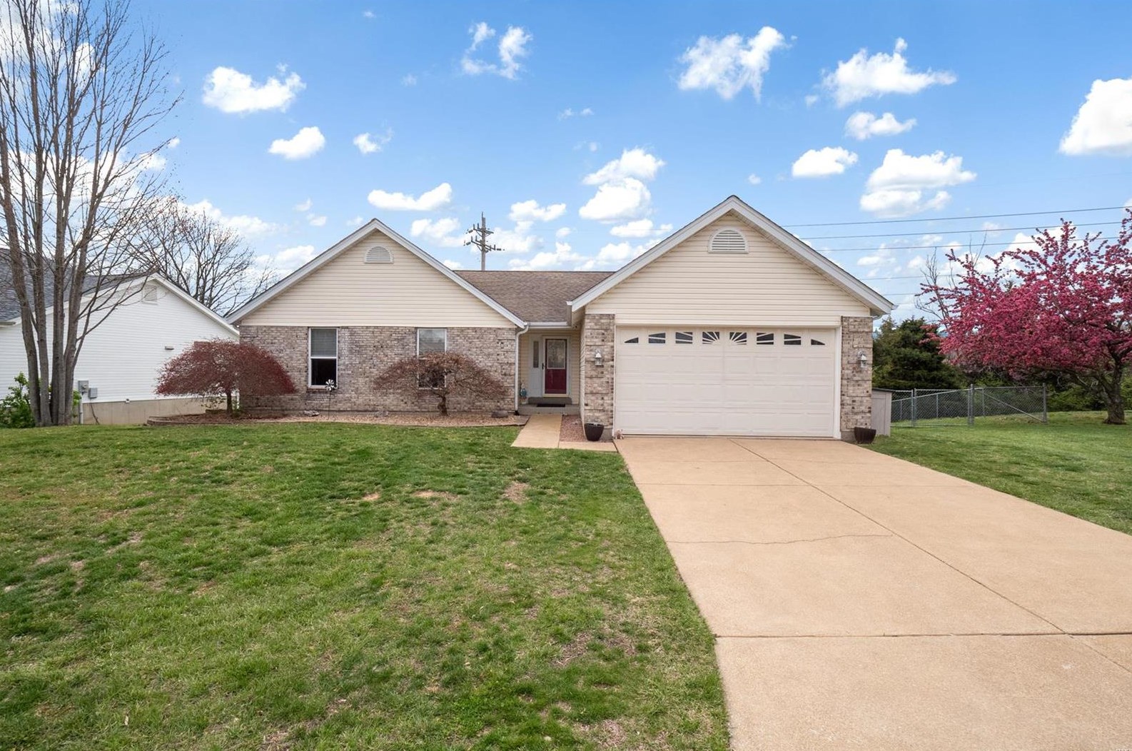 1698 Irish Sea, High Ridge, MO 63049