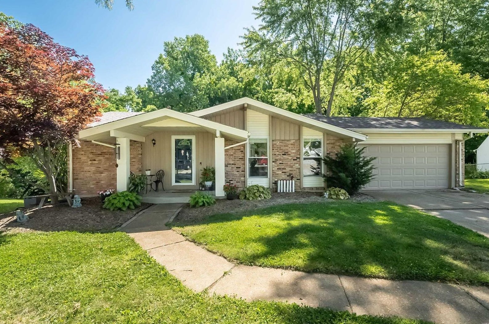 4 Thornway Ct, Saint Peters, MO 63376-6953