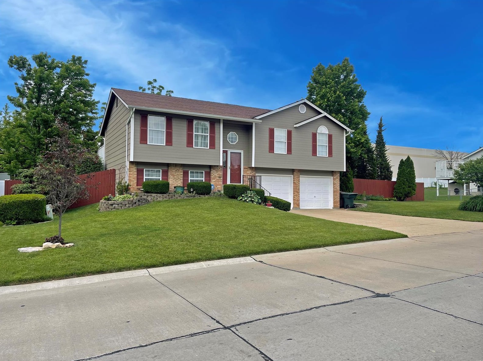 102 Four Winds Dr, Saint Peters, MO 63376