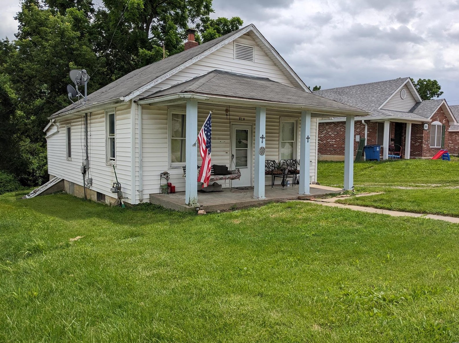 814 Spring Ave, Saint Charles, MO 63301