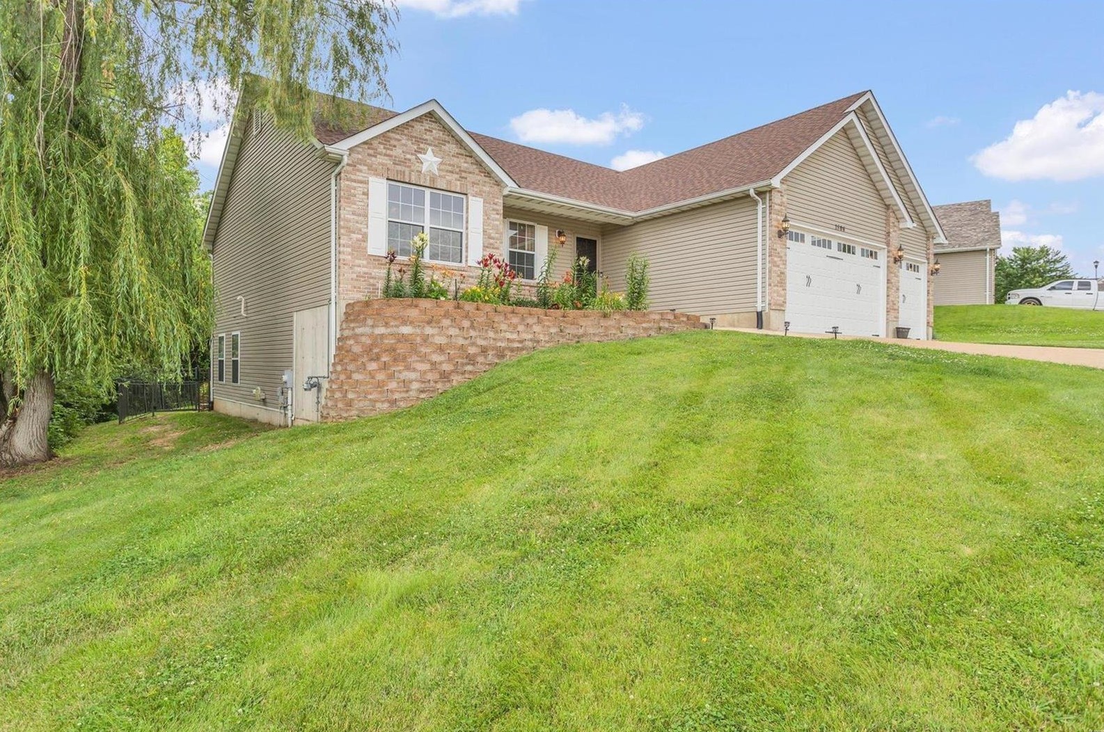 1806 Championship Ln, Festus, MO 63028-5631