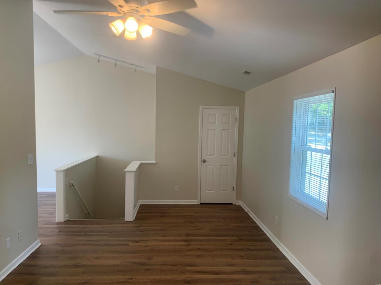 1465 Oriole Pl, Saint Louis, MO 63144-1126