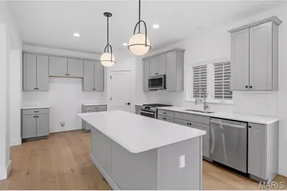 6927 Sutherland Avenue, Saint Louis, MO 63109 - Photo 8