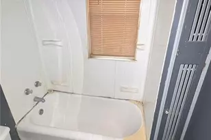 12532 Bellefontaine Rd, Saint Louis, MO 63138 - Photo 16