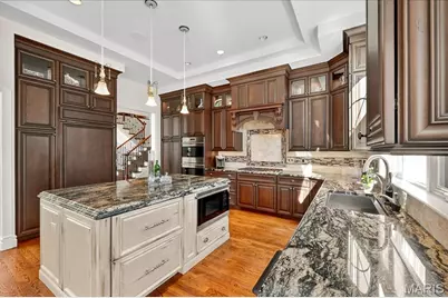 295 Meadowbrook Country Club Est, Ballwin, MO 63011 - Photo 18