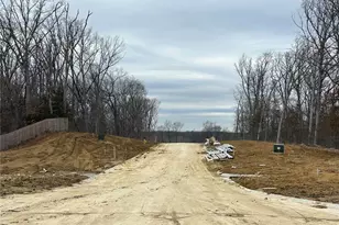 1 Hawthorn Valley Dr, Warrenton, MO 63383 - Photo 1