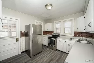 10071 Diamond Drive, Saint Louis, MO 63137 - Photo 18