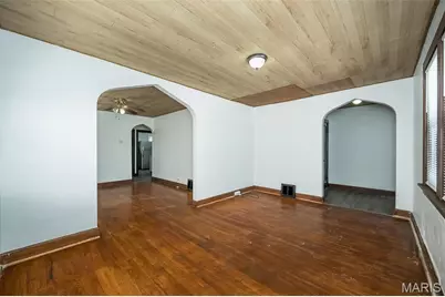 10071 Diamond Drive, Saint Louis, MO 63137 - Photo 8