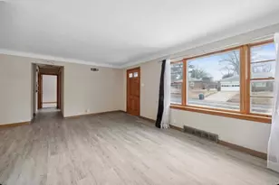 6 Sandringham Ln, Ferguson, MO 63135 - Photo 4