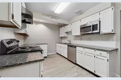 6 Sandringham Lane, Ferguson, MO 63135 - Photo 8