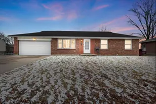 6 Sandringham Ln, Ferguson, MO 63135 - Photo 2