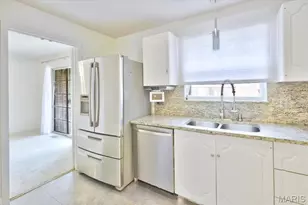 13515 Coliseum Dr, Chesterfield, MO 63017 - Photo 10