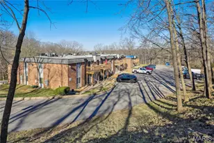 2781 Blackforest Dr, Saint Louis, MO 63129 - Photo 4