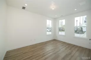 8904 Gateway Cir, Richmond Heights, MO 63144 - Photo 8