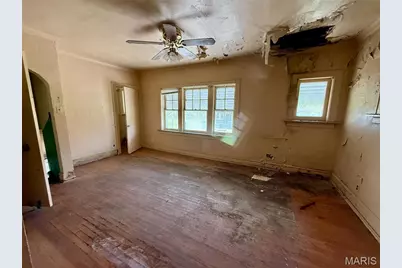 5723 Labadie Avenue, Saint Louis, MO 63120 - Photo 8