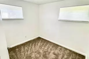 10117 Duke Dr, Saint Louis, MO 63136 - Photo 12