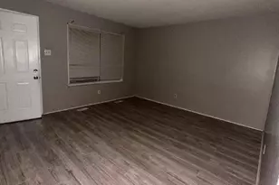 10214 Castle Dr, Saint Louis, MO 63136 - Photo 2