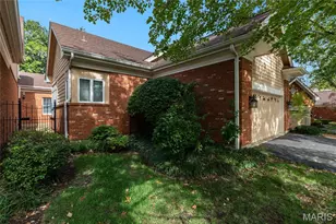 319 Carlyle Lake Dr, Creve Coeur, MO 63141 - Photo 32