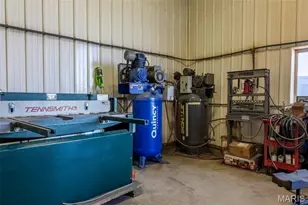 960 Hwy B, Elsberry, MO 63343 - Photo 16