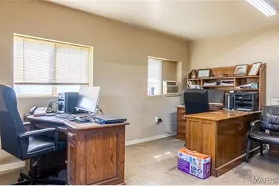 960 Highway B, Elsberry, MO 63343 - Photo 6