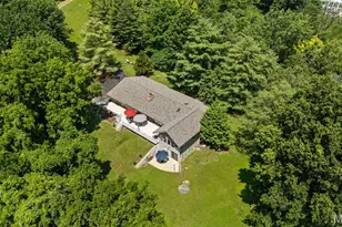 1255 Walnut Hill Farm Dr, Chesterfield, MO 63005 - Photo 2