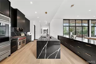 22 Fordyce Ln, Ladue, MO 63124 - Photo 12