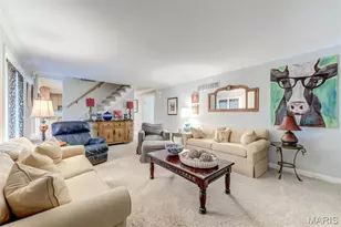 2211 Viewroyal Dr, Des Peres, MO 63131 - Photo 14