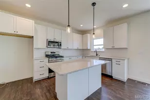 2025 Maryland Oaks Cir, Maryland Heights, MO 63146 - Photo 18