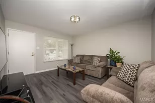 121 Foxtree Dr, Hazelwood, MO 63042 - Photo 8