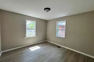 8356 Eton Pl, Saint Louis, MO 63136 - Photo 8