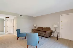 6910 Colonial Woods Dr, Saint Louis, MO 63129 - Photo 6