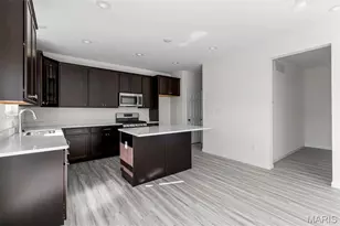 12201 Louiselle Park Dr, Maryland Heights, MO 63146 - Photo 16