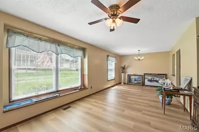 5827 Bridleford Lane, Saint Louis, MO 63129 - Photo 4