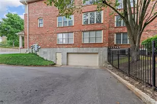 561 Sarah Ln, Creve Coeur, MO 63141 - Photo 38