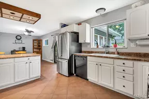 4322 Martyridge Dr, Mehlville, MO 63129 - Photo 8