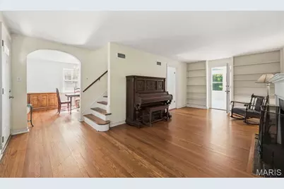 1077 N Jackson Avenue, University City, MO 63130 - Photo 6