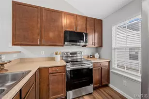 1231 Saravalle Dr, Saint Peters, MO 63376 - Photo 8