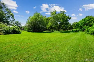 1625 Charbonier Rd, Florissant, MO 63031 - Photo 4