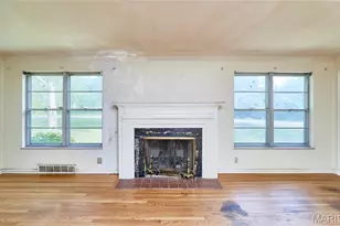 9704 Grandview Dr, Saint Louis, MO 63132 - Photo 8